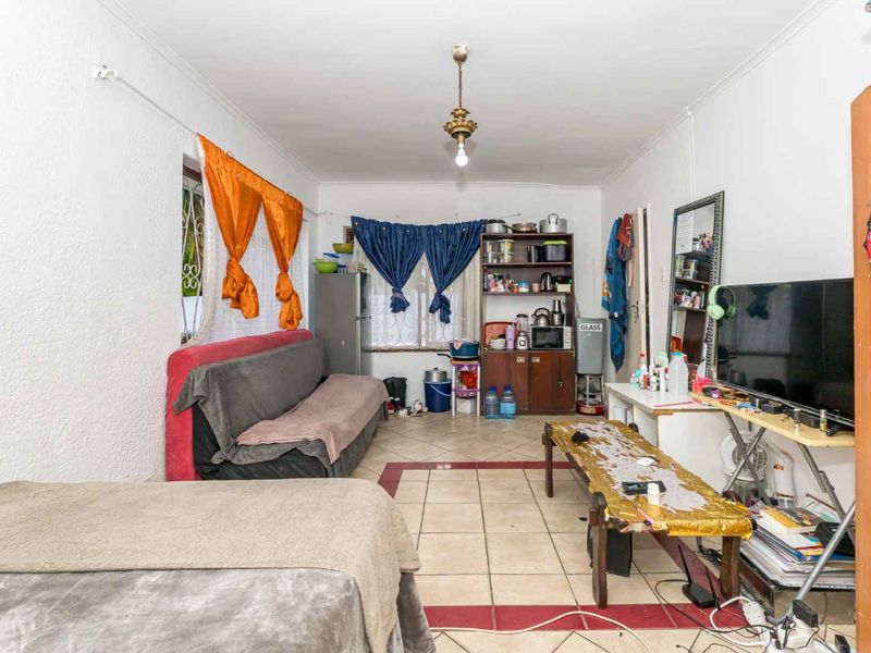 Family Home or Investment Property in Wynberg - Photo 4