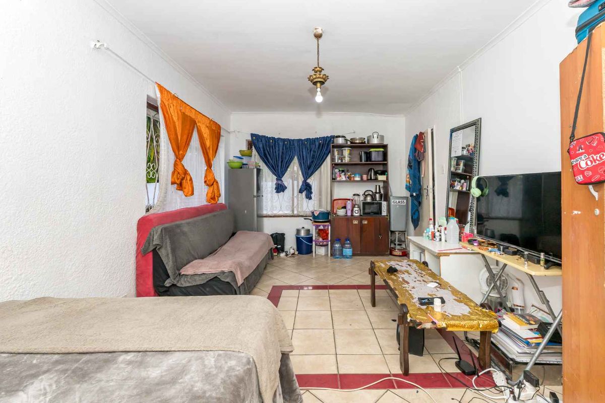 Family Home or Investment Property in Wynberg - Photo 4