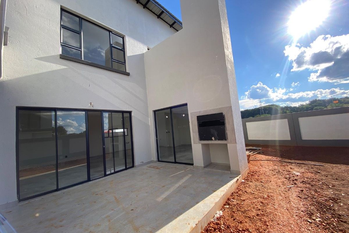 Newly Built Estate Home - Photo 3