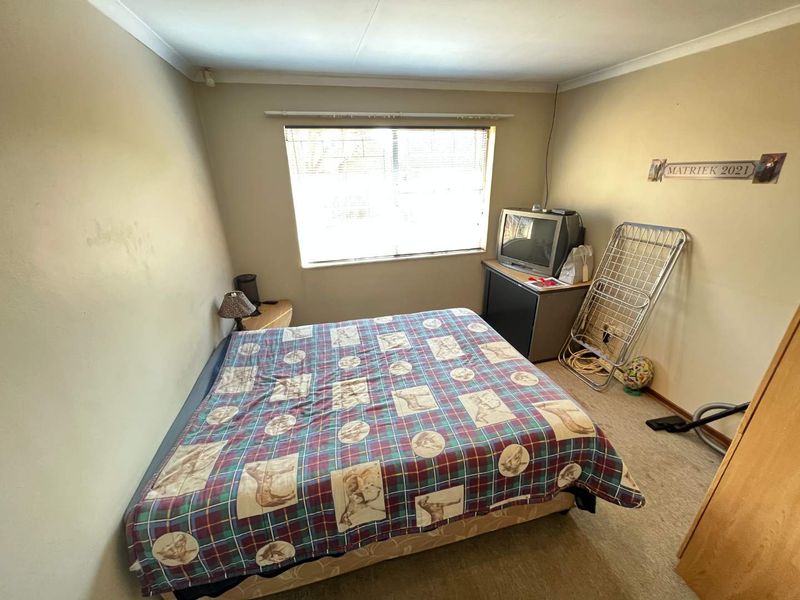 CHARMING THREE-BEDROOM TOWNHOUSE - Photo 9