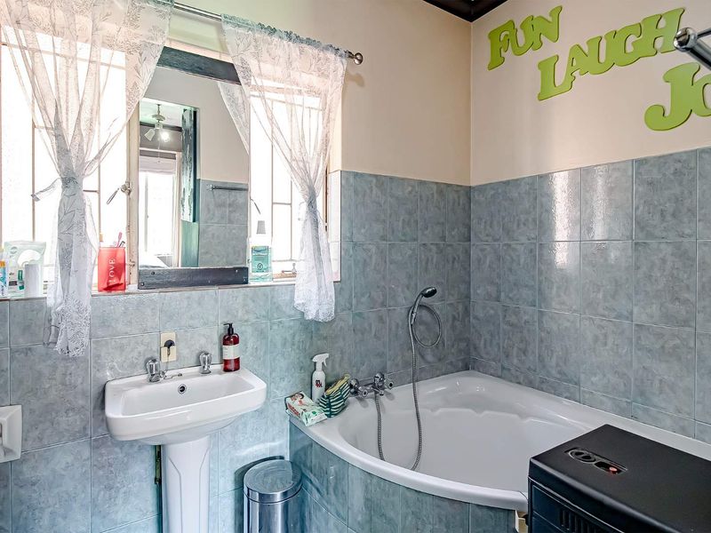 Ideal Lock up and go family home, in a great condition. - Photo 8