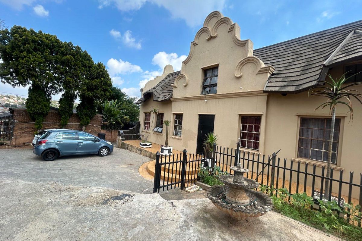 14 Bedroom house in Laudium - Photo 5