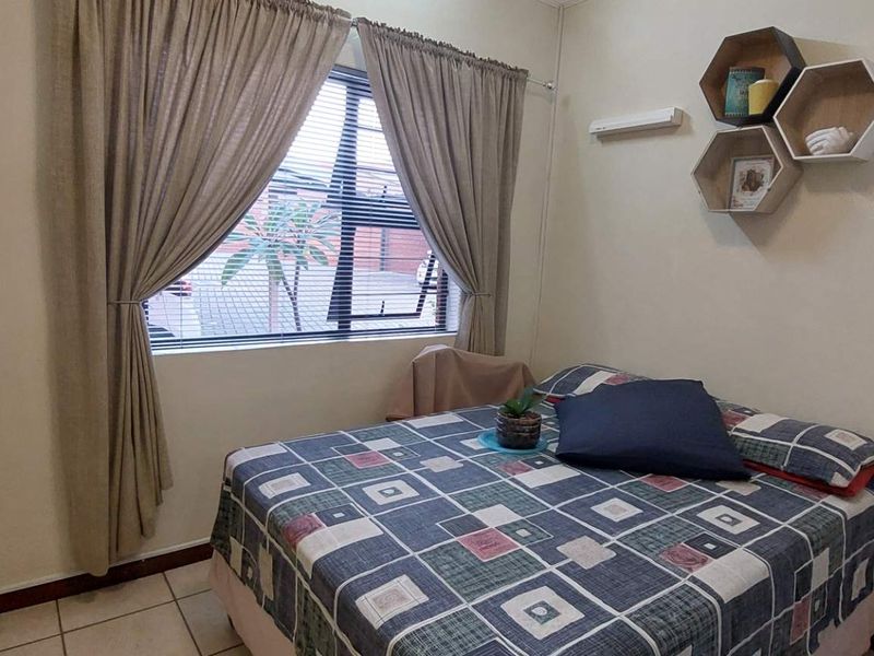 Modern 3 Bedroom Ground Floor - Pet friendly! - Photo 9