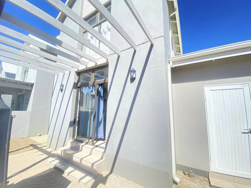 2 Bedroom Townhouse For Sale - Photo 2