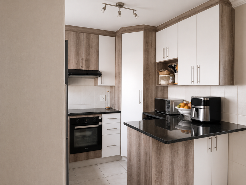 Open-Plan Living & Pet-Friendly Garden in a 24 Hr Secure Duplex! - Photo 5