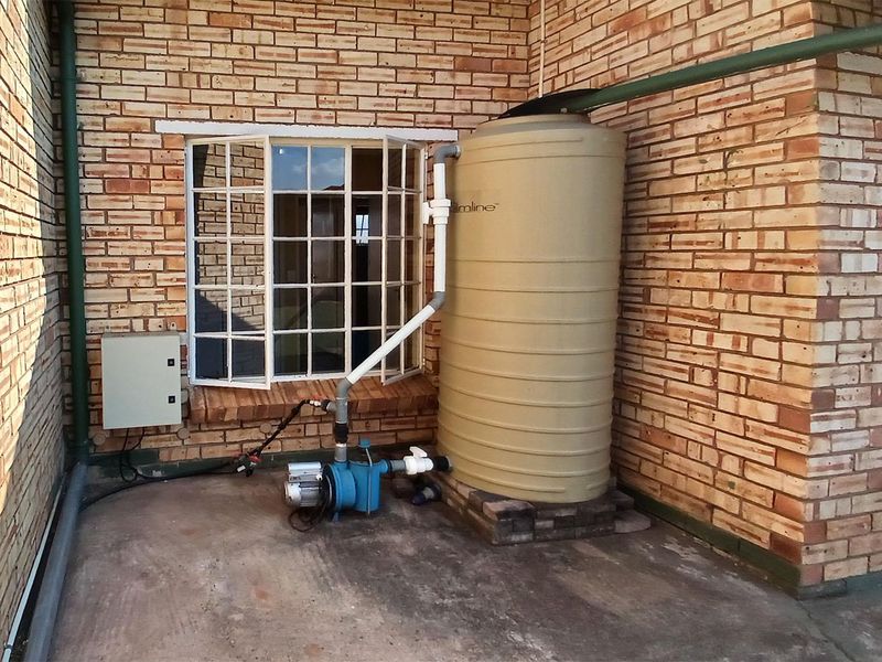 Charming 3-Bedroom Townhouse in Glen Erasmia – Move-In Ready! - Photo 3