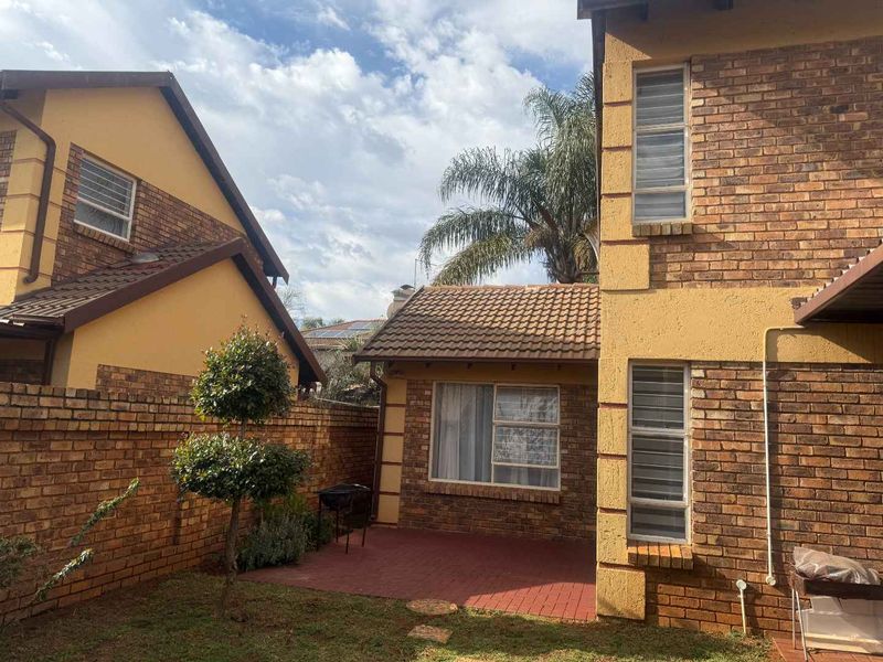 Elevated Living in the Heart of Glen Marais - Photo 1