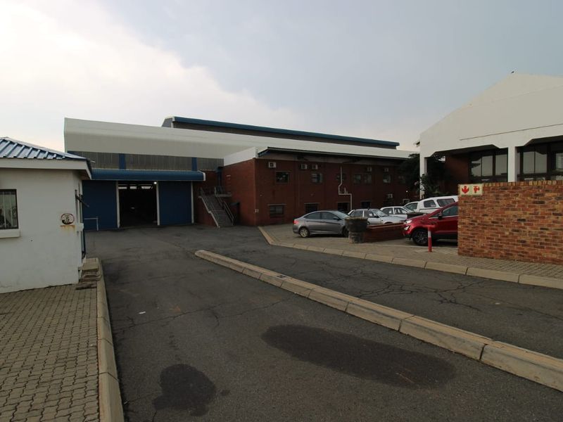 11 100m2 Comet Warehouse and Yard To Let - Photo 4