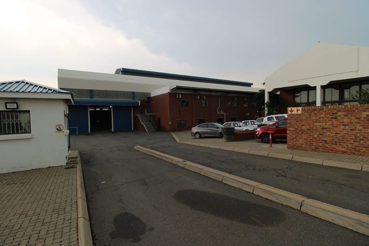 11 100m2 Comet Warehouse and Yard To Let - Photo 4
