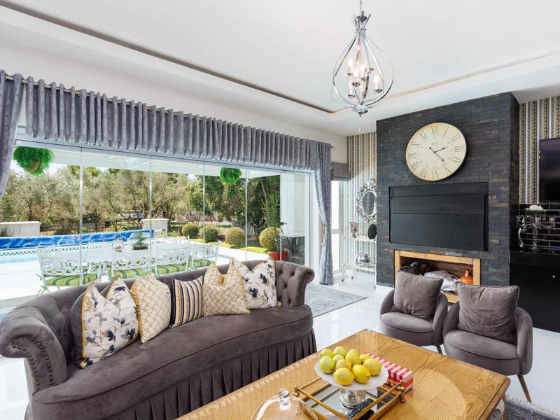 The Winelands Dream in a Luxurious Double-Storey Home on Val de Vie Estate - Photo 8