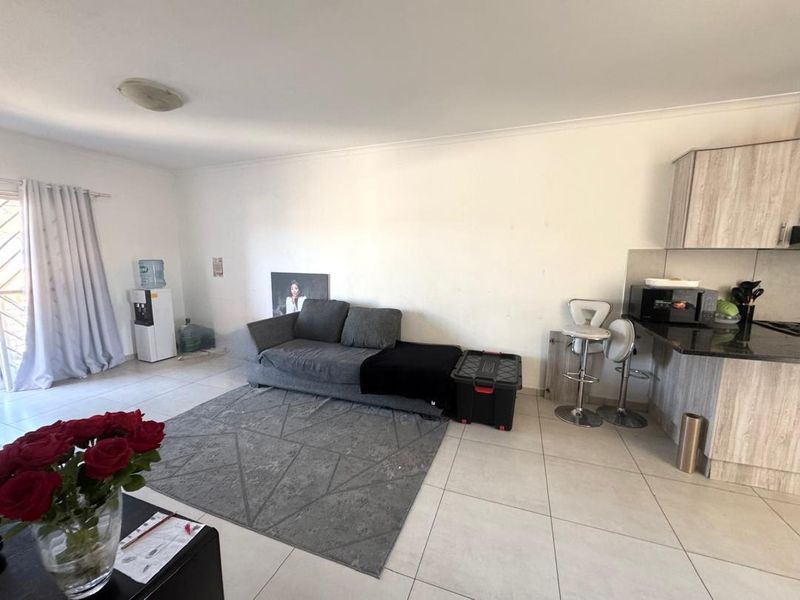 2 Bedroom Townhouse For Sale in Rocky Crest - Photo 2