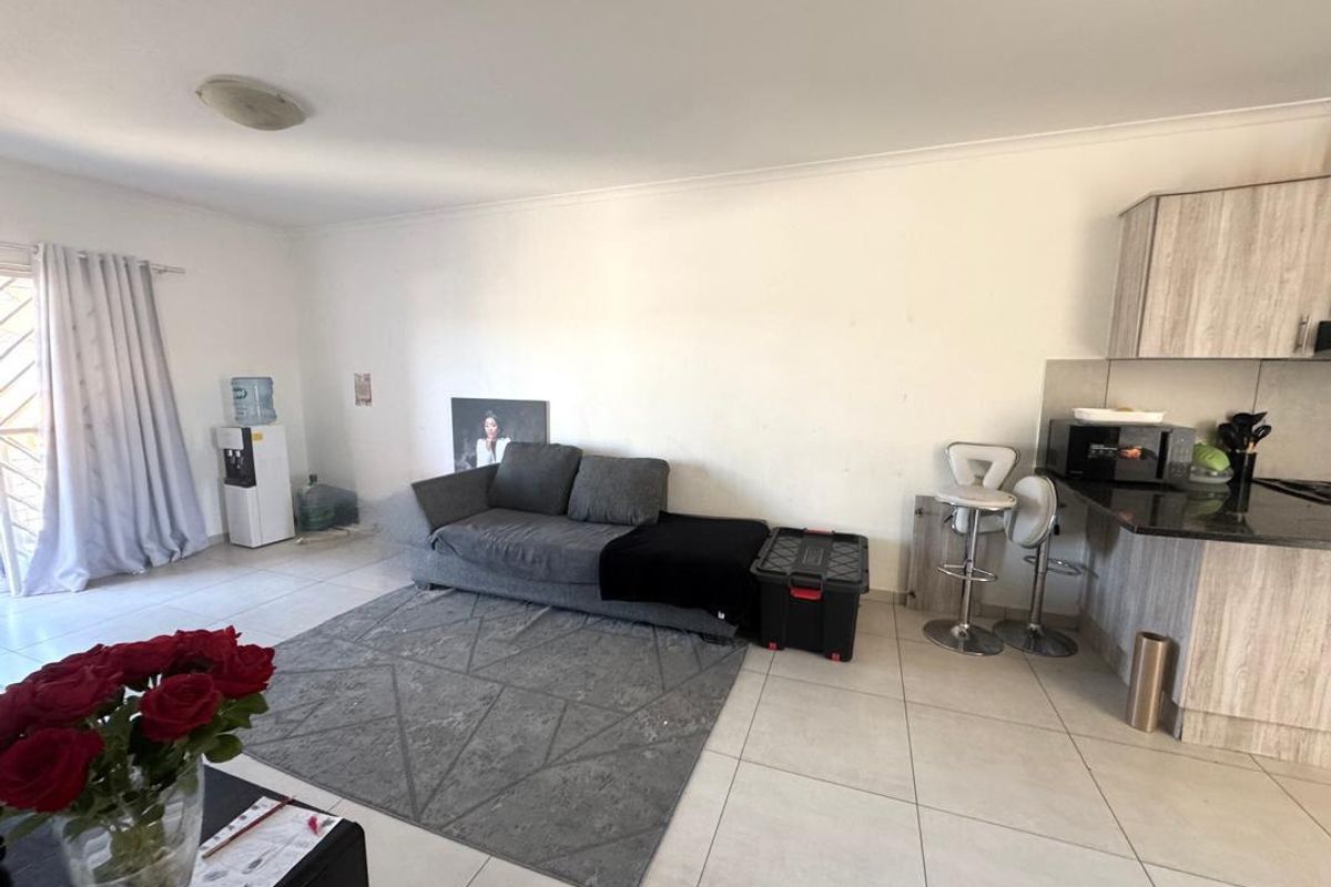 2 Bedroom Townhouse For Sale in Rocky Crest - Photo 2