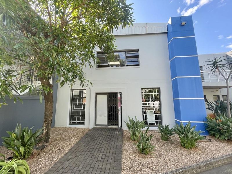 Hendra - Prime Mount Edgecombe Industrial Unit To Let | Impressive Showroom & Excellent Exposure - Photo 2