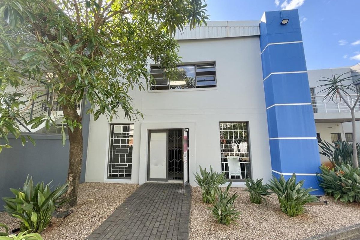 Hendra - Prime Mount Edgecombe Industrial Unit To Let | Impressive Showroom & Excellent Exposure - Photo 2