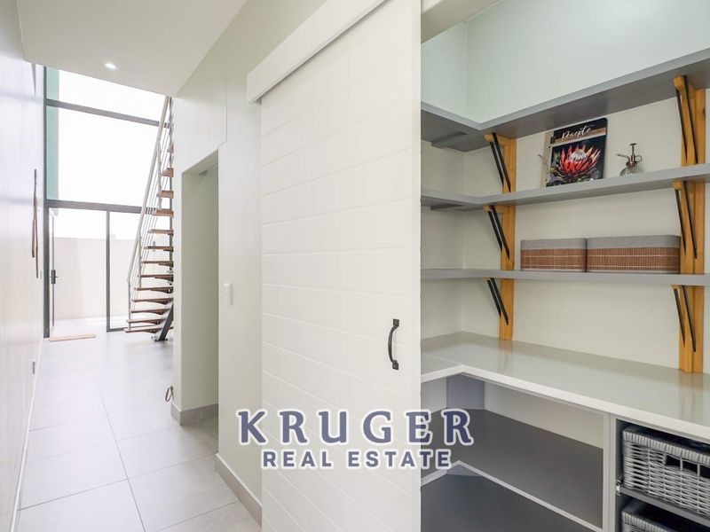 Everyone’s asking about this Kramersdorf Townhouse... Here’s why 👀👇Modern, Airy & Airbnb-Ready - Photo 4