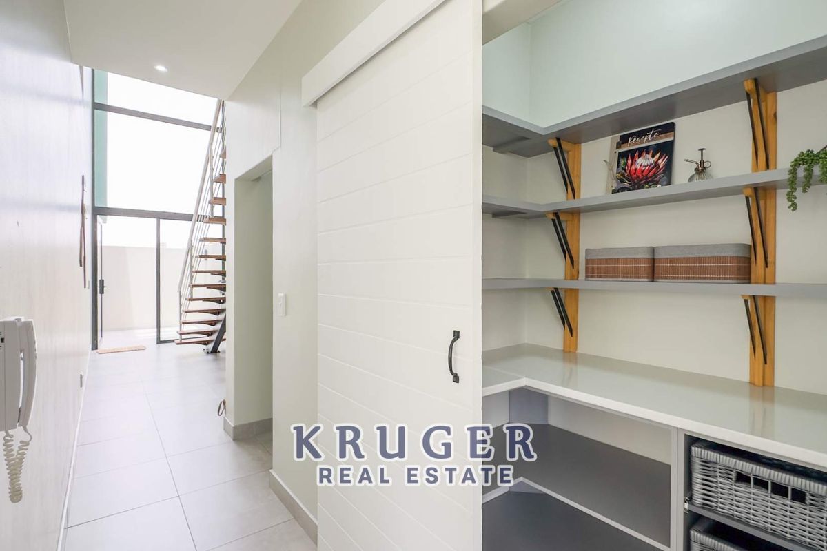 Everyone’s asking about this Kramersdorf Townhouse... Here’s why 👀👇Modern, Airy & Airbnb-Ready - Photo 4