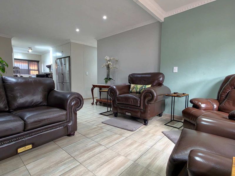 3 Bedroom Cluster in New Redruth - Photo 2