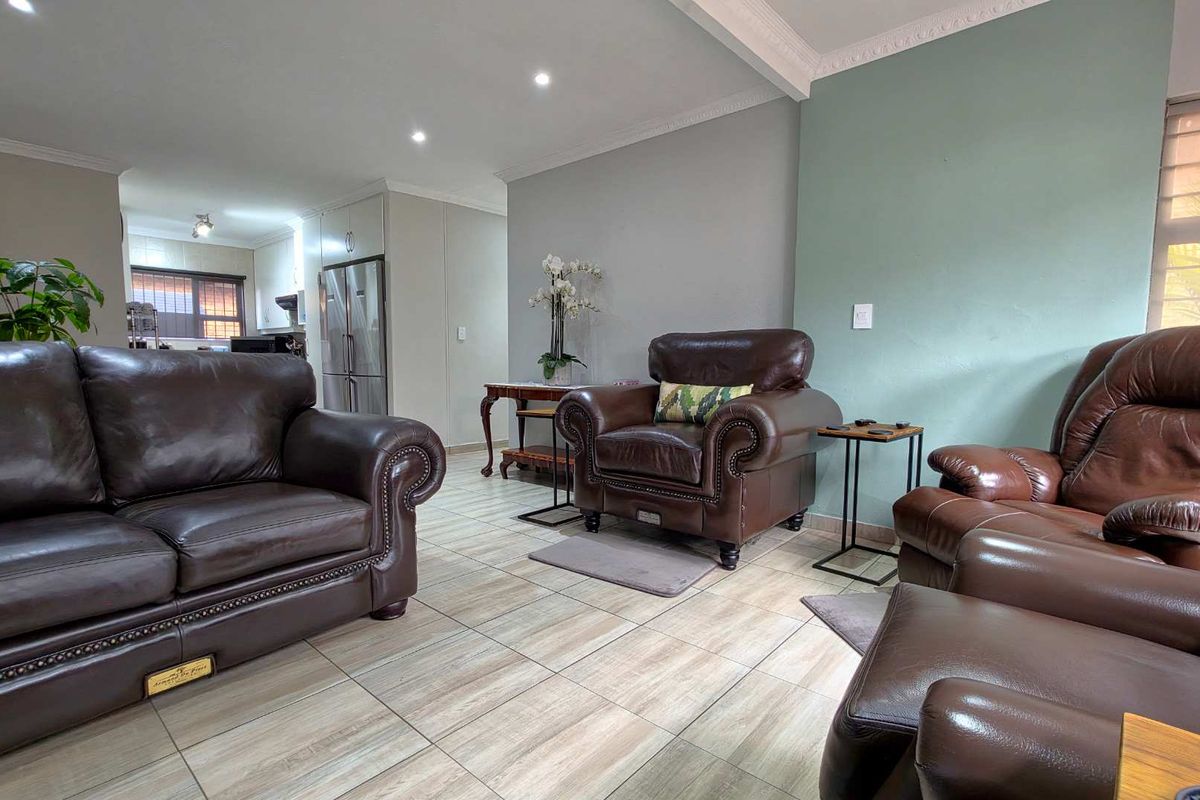 3 Bedroom Cluster in New Redruth - Photo 2