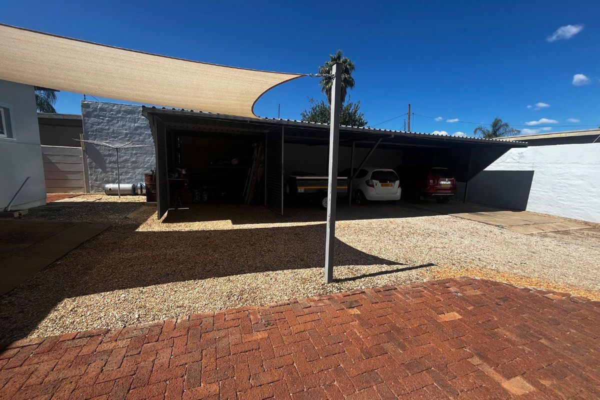 Beautiful older Pioneerspark house for sale - Photo 5