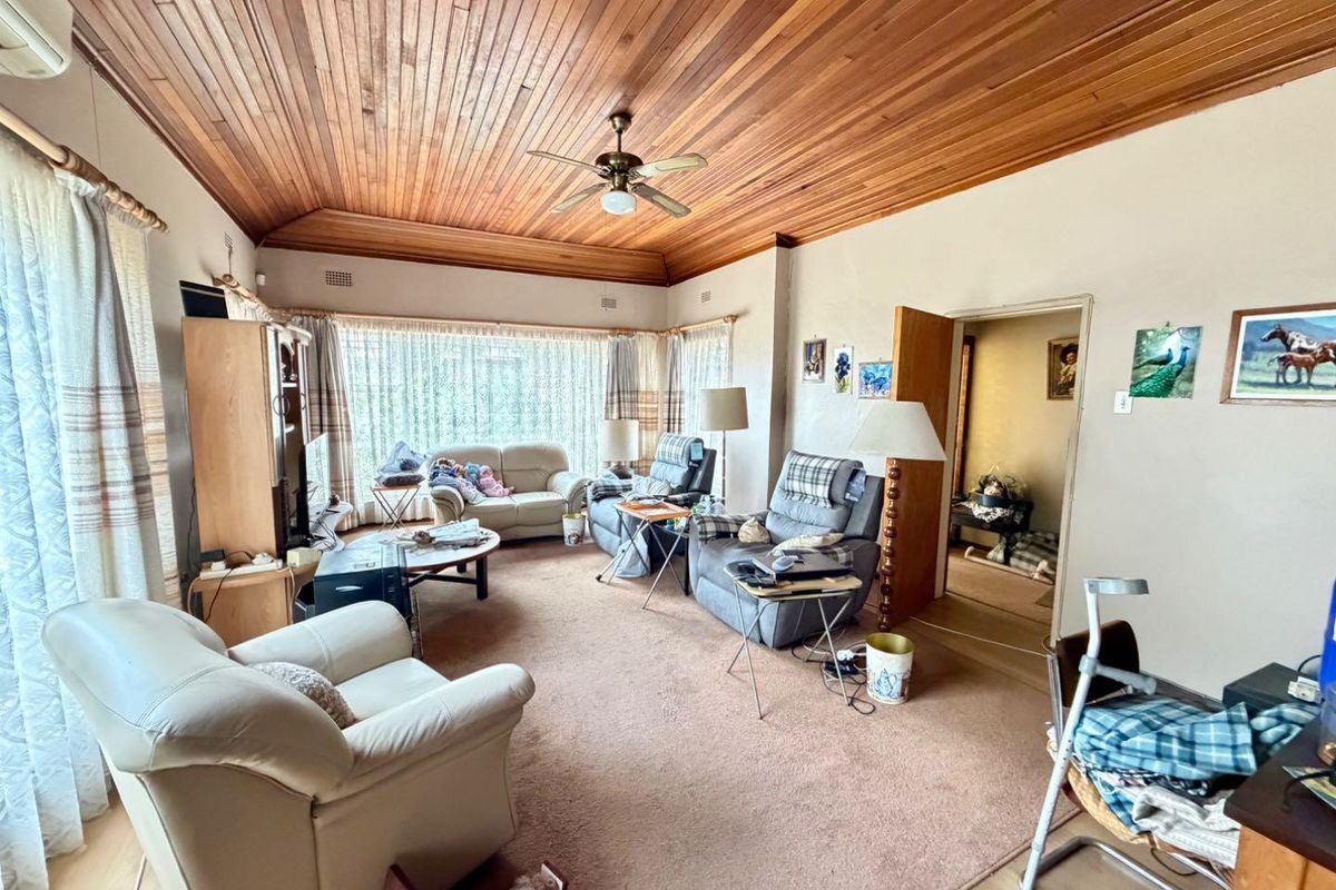 Charming Home with Endless Potential - Act Fast! - Photo 5