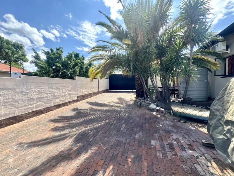 Spacious Property FOR SALE in Windhoek West Ideal for Business - Photo 6