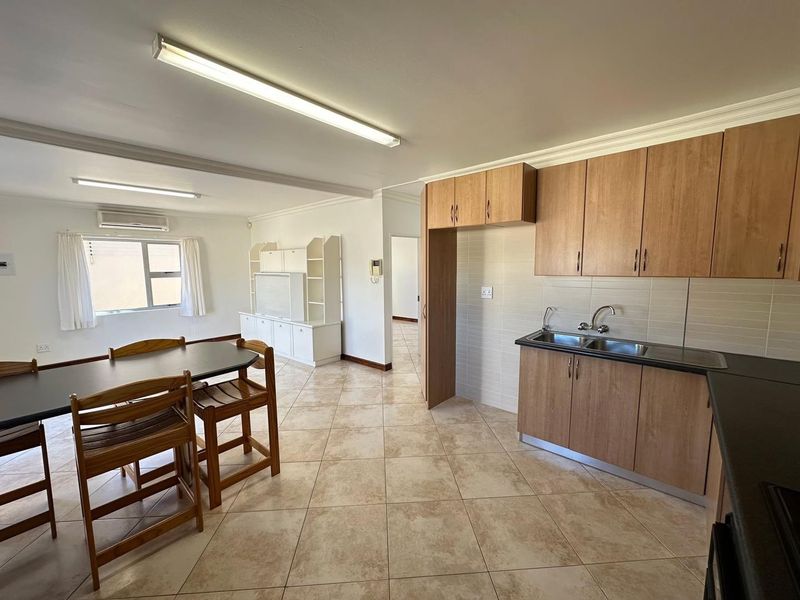 3 Bedroom House TO LET in Cimbebasia - Photo 3