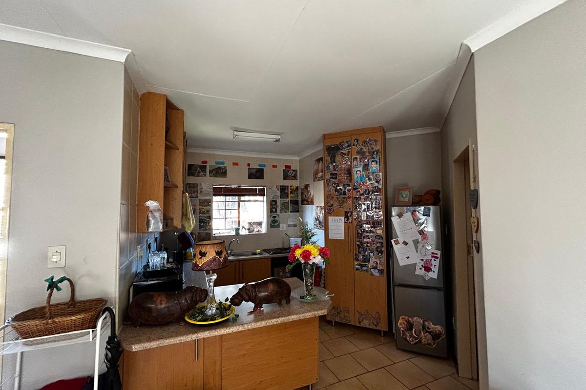 Cozy & Secure: 2-Bedroom Gem with Open-Plan Living, Covered Stoop & Garden Care! - Photo 3