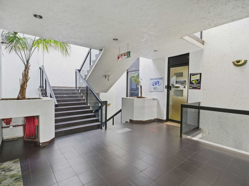 Commercial Office Investment Opportunity with Residential Conversion Upside - Photo 4