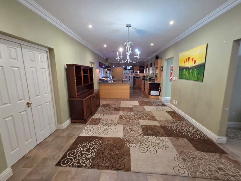 Central Hillcrest Gem with Bachelor Flat - Photo 10
