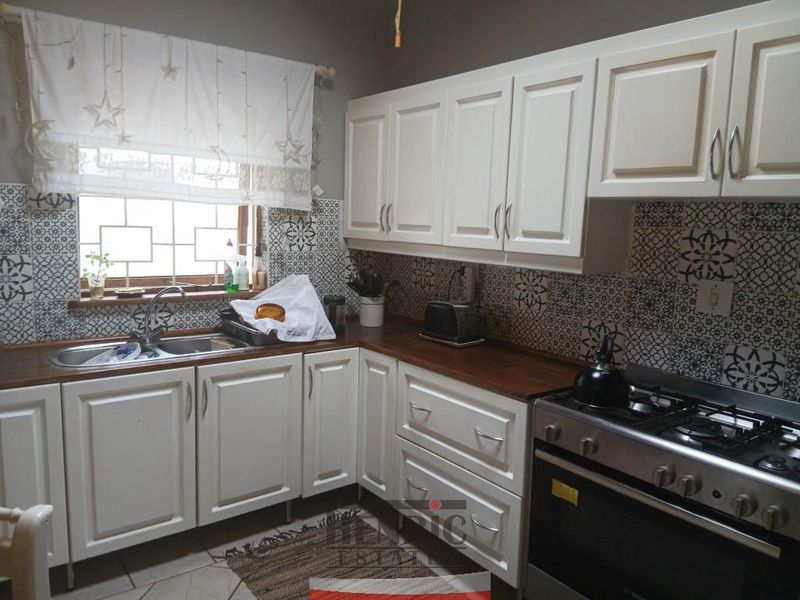 1 x Large house or 2 x smaller houses?    That is the question! - Photo 9