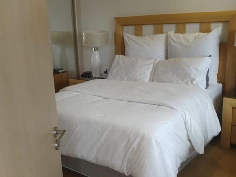 A LOVELY ONE BEDROOM FURNISHED GARDEN APARTMENT - Photo 3
