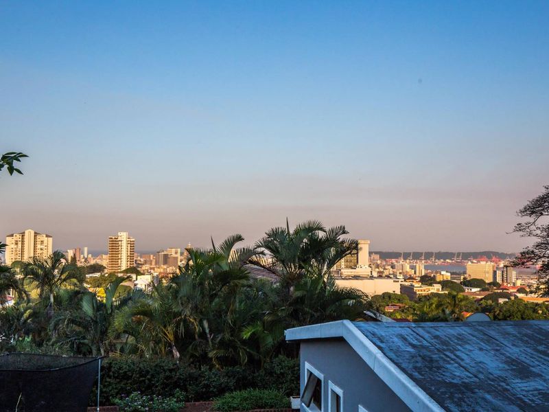 Modern Townhouse - Photo 2