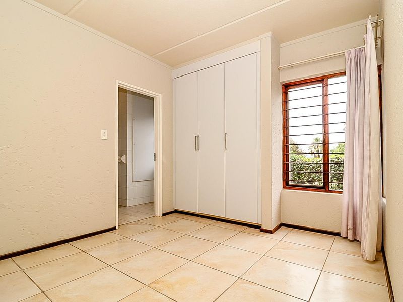 Secure Lock-Up and Go Garden Apartment! - Photo 10