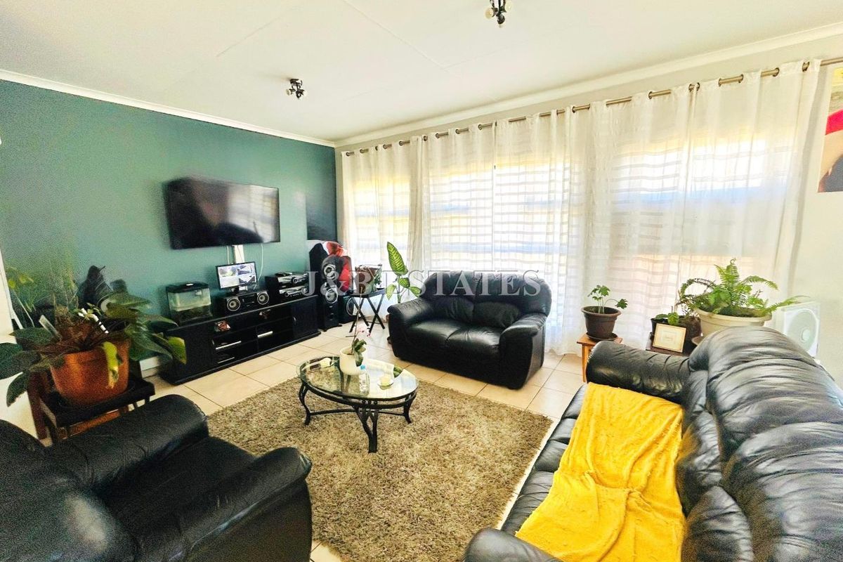 3-Bedroom Home With Flatlet On Large Erf - Photo 3