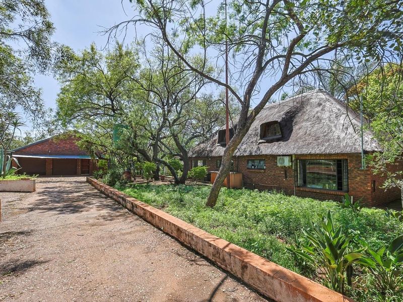 4.2ha Smallholding With Warehouse, Flats & Thatched Home – Kameeldrift West - Photo 5