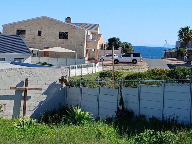 WALKING DISTANCE FROM THE OCEAN. - Photo 4