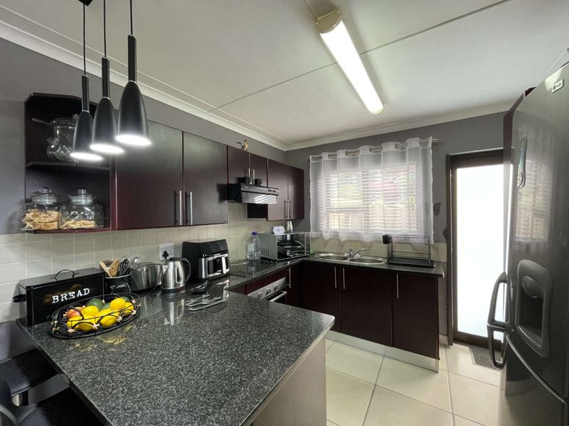 Single Level 3 Bedroom Townhouse with Sea Views in Secure Estate, Seemeeu Park - Photo 9