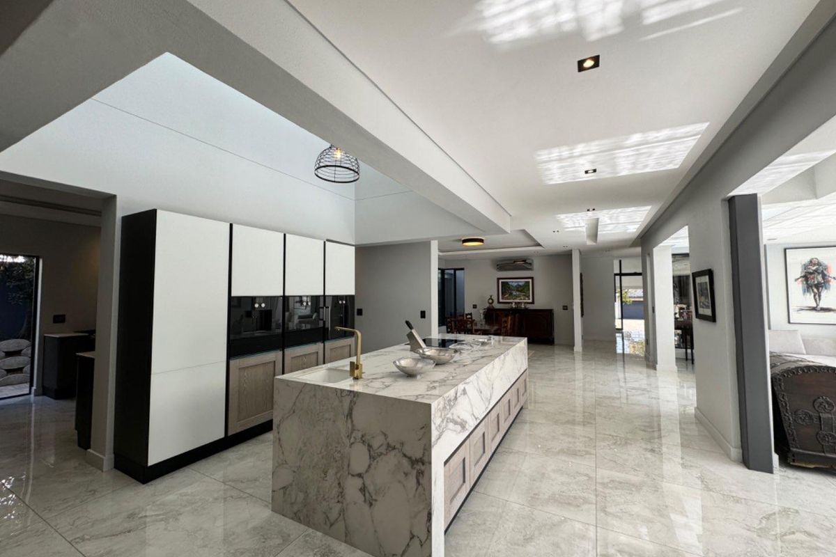 Elegant Home For Sale in the Prestigious Waterfall Country Estate - Photo 5