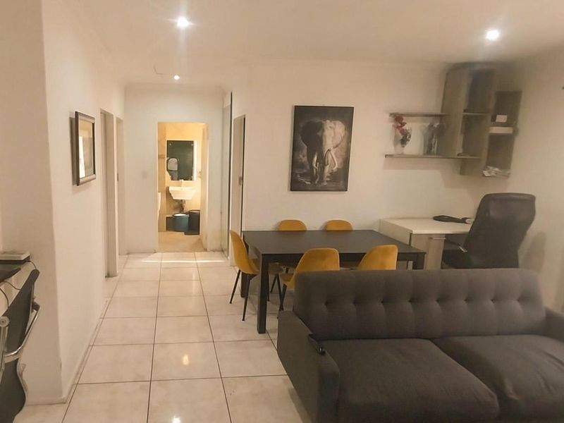 Your Perfect Home: Spacious, Secure, and Central! - Photo 3