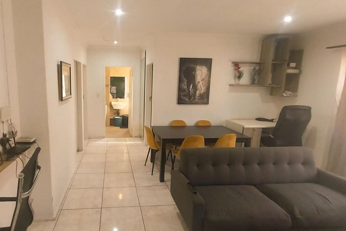 Your Perfect Home: Spacious, Secure, and Central! - Photo 3