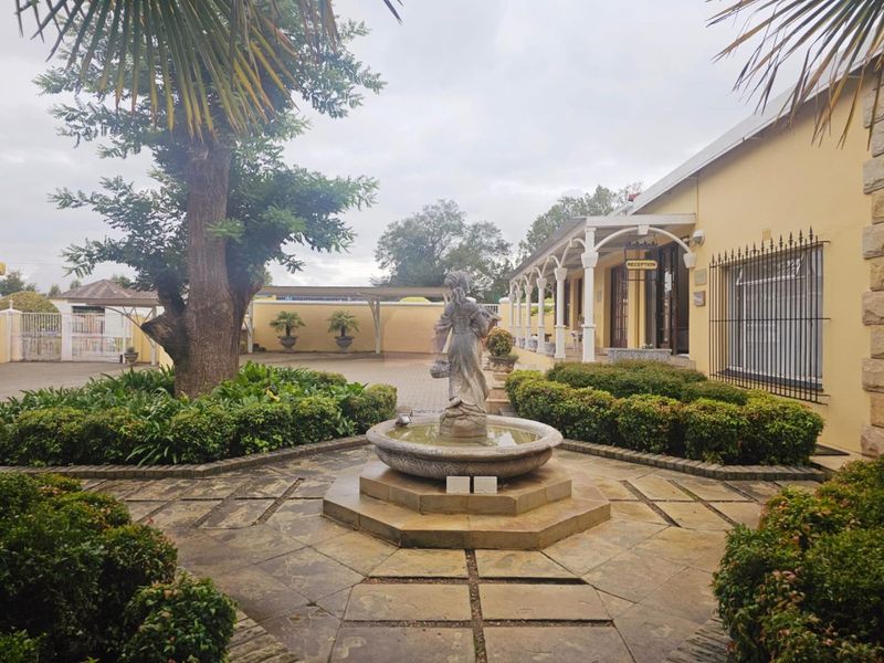 **Discover Luxurious Four-Star Accommodation with Roman Elegance** - Photo 4