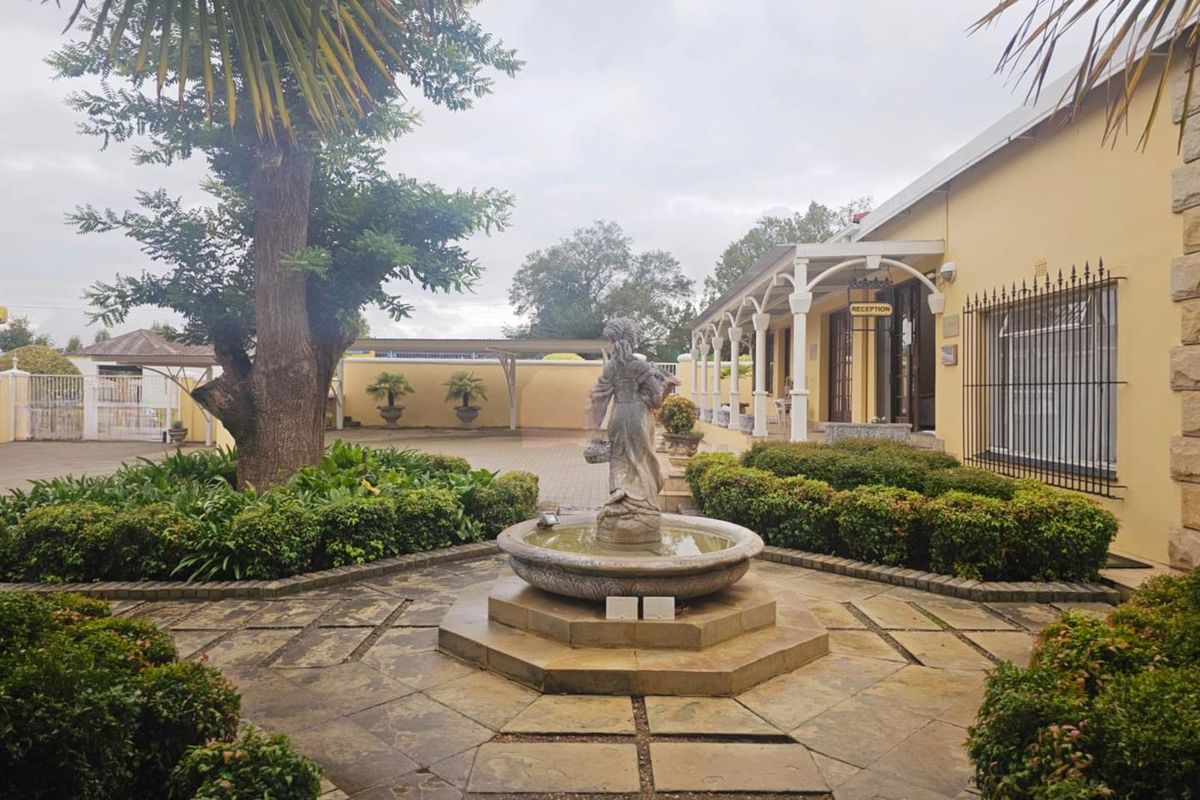 **Discover Luxurious Four-Star Accommodation with Roman Elegance** - Photo 4