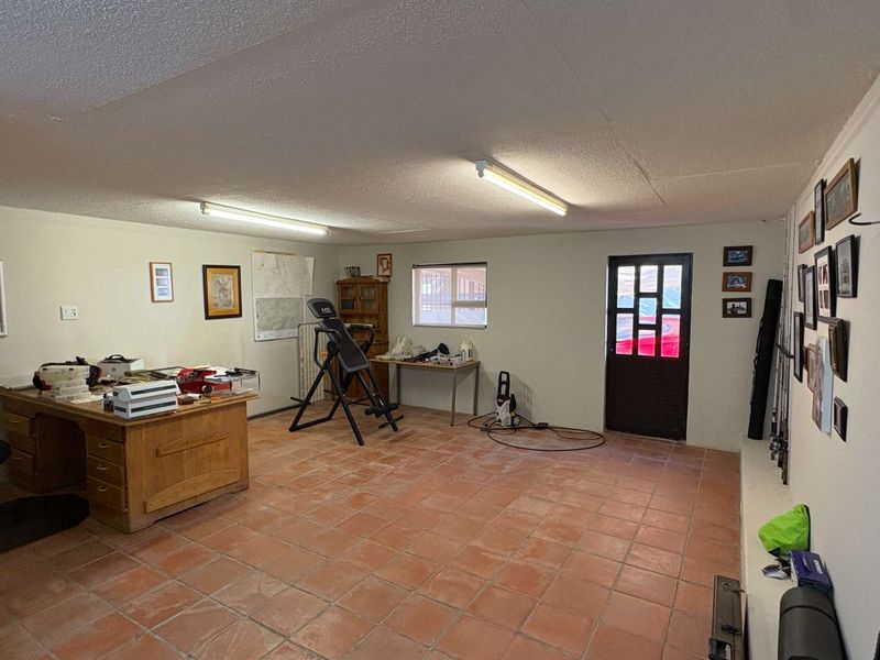 Spacious Family Home with Flatlet, Office & Entertainment Area – Ludwigsdorf - Photo 8