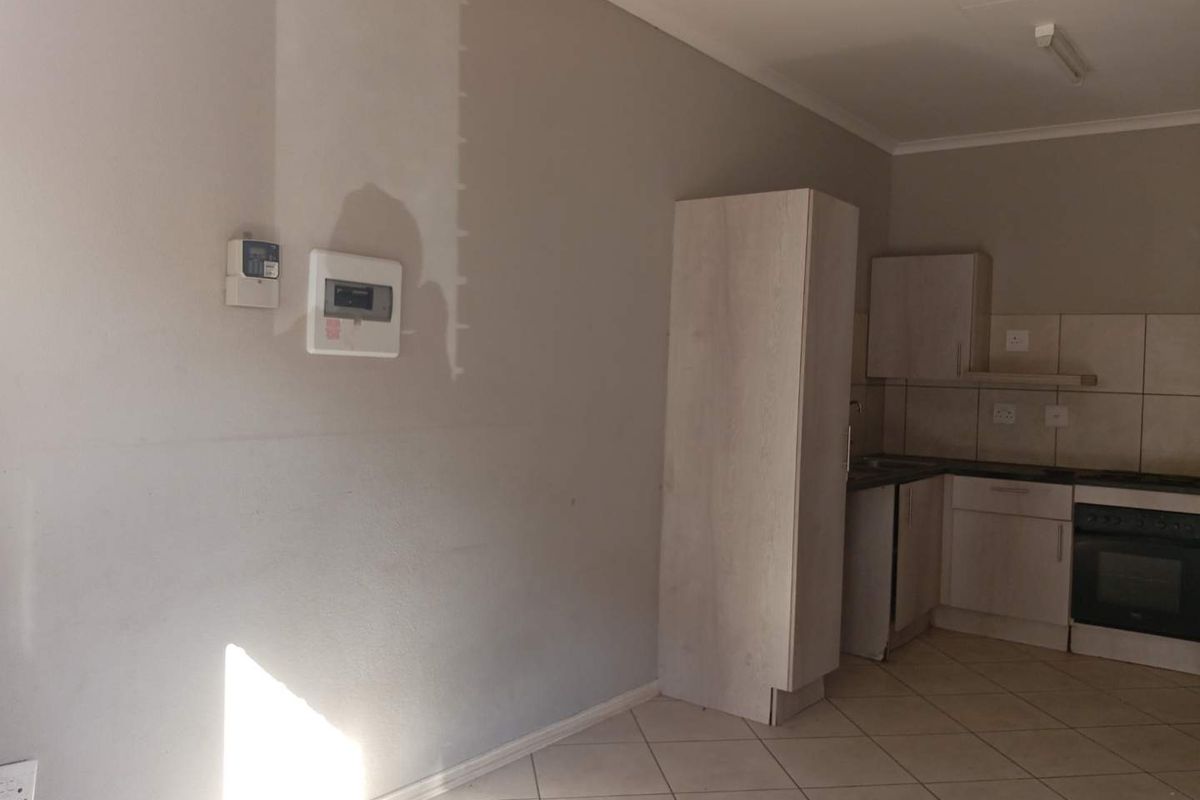 Spacious Living & Family Fun: Perfect 2-Bedroom Apartment - Photo 4