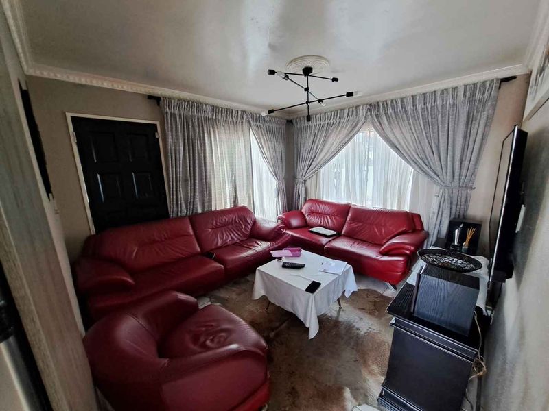 3 bedroom House for sale in Naturena - Photo 4