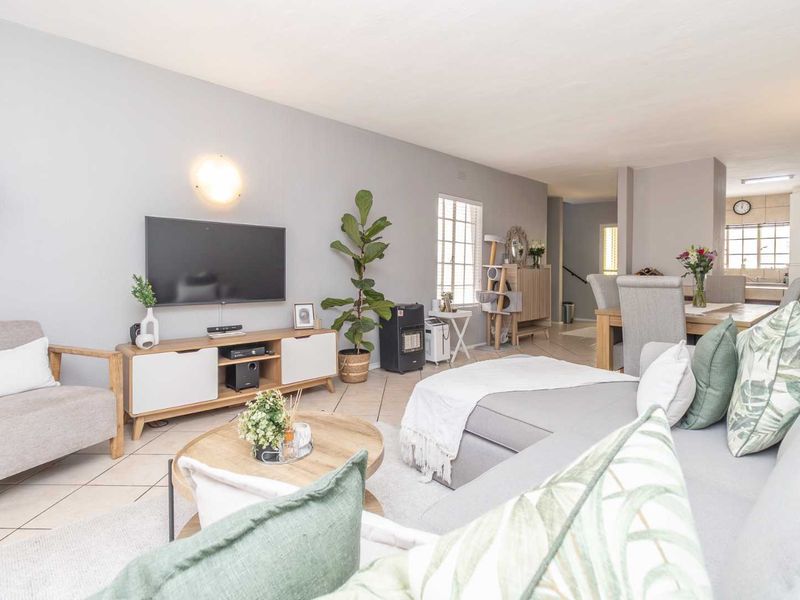 "Secure, Stylish and Spacious - Welcome Home" - Photo 9