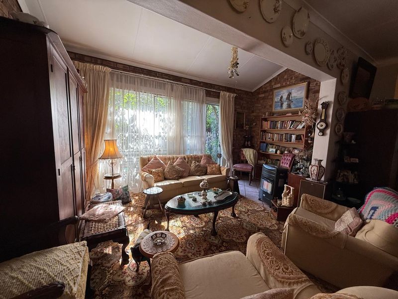 Charming 3-Bedroom Duet – A Hidden Gem with Garden Bliss - Photo 6