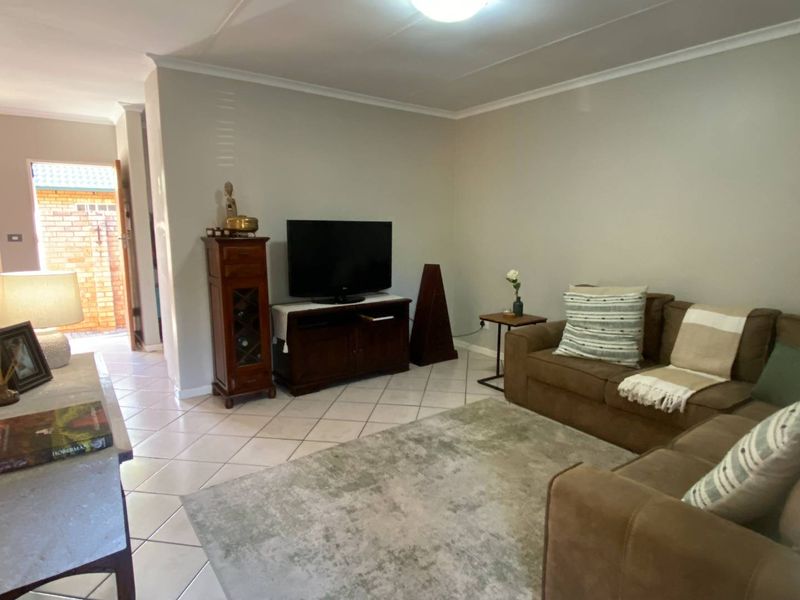 2 Townhouse for Sale in Highveld. - Photo 9