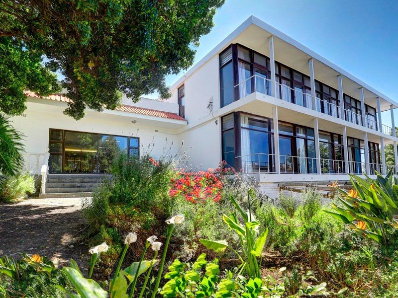 Striking Double-Storey Home with Endless Possibilities & Views - Photo 2