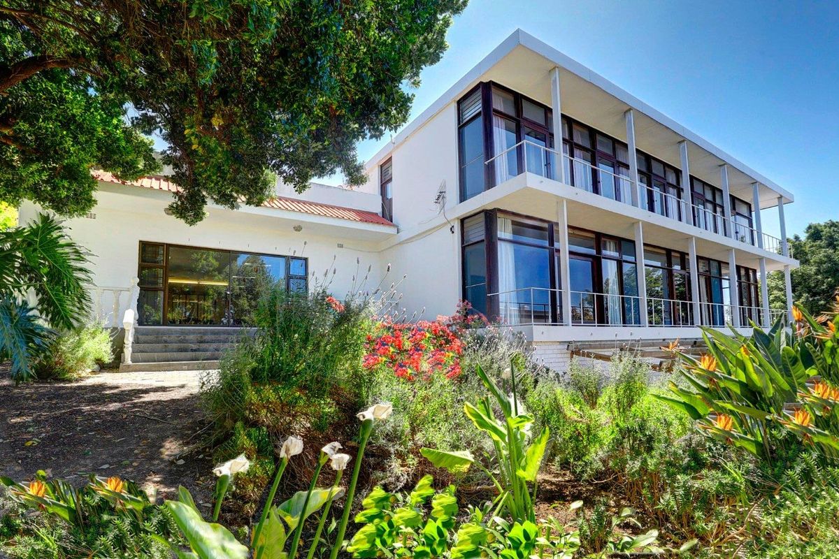 Striking Double-Storey Home with Endless Possibilities & Views - Photo 2